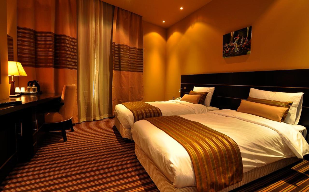 Aldar Hotel Sardzsa Kültér fotó