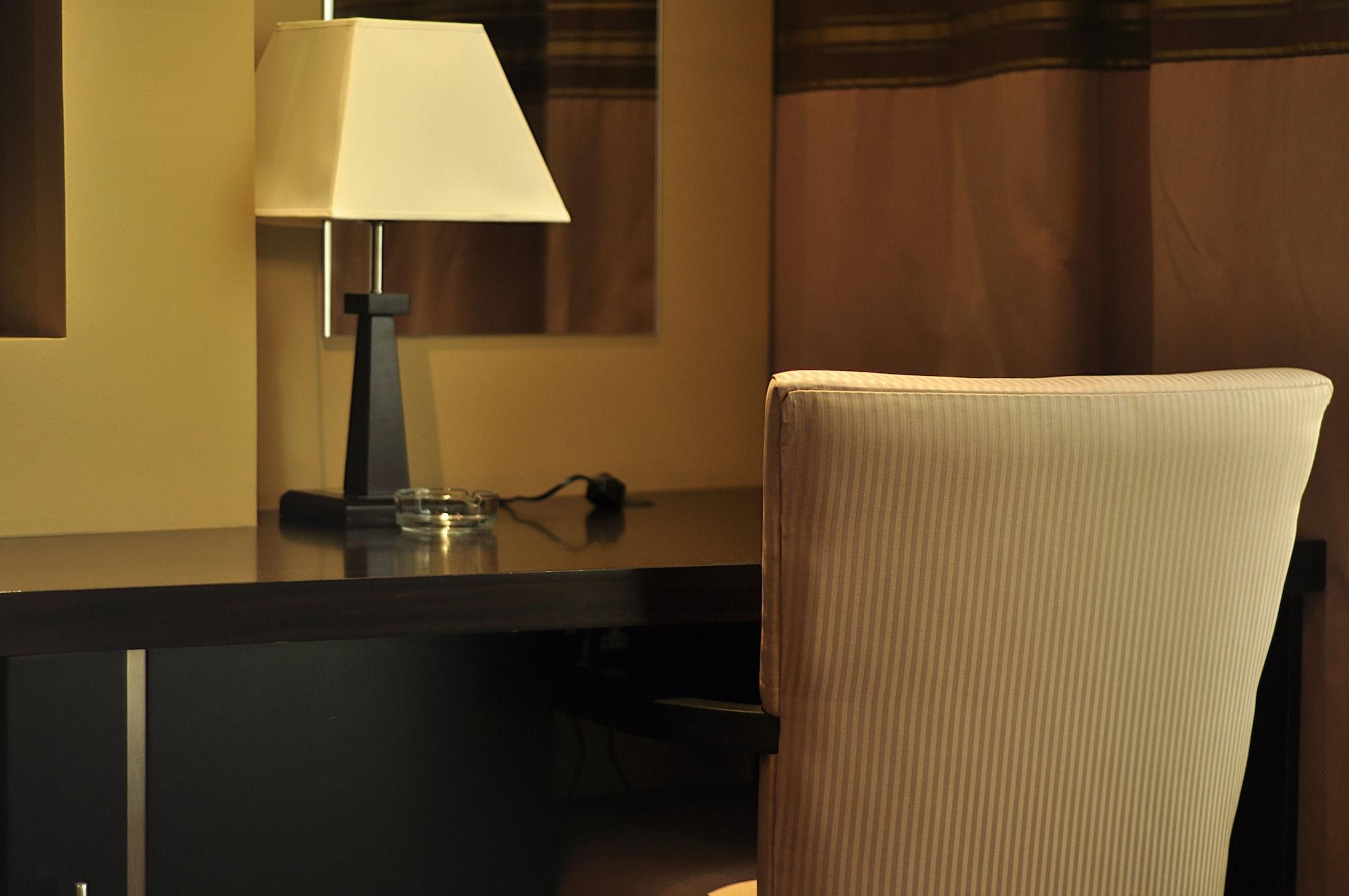 Aldar Hotel Sardzsa Kültér fotó