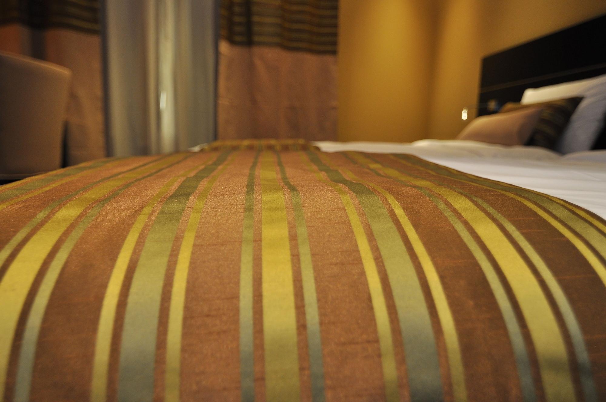 Aldar Hotel Sardzsa Kültér fotó