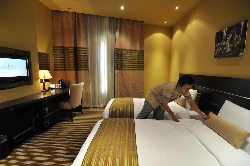 Aldar Hotel Sardzsa Kültér fotó