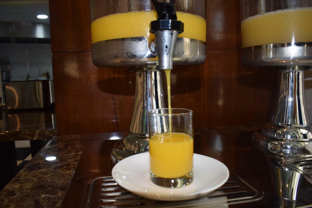 Aldar Hotel Sardzsa Kültér fotó