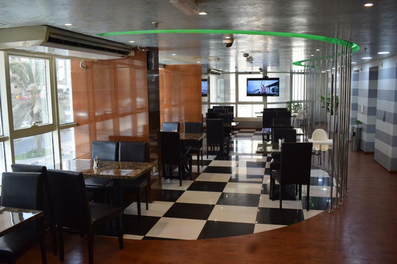 Aldar Hotel Sardzsa Kültér fotó